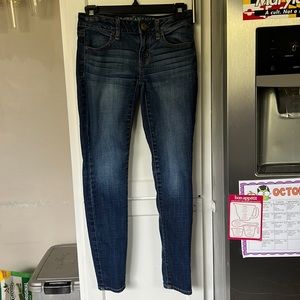 0 short American Eagle super stretch jeggings - low rise medo blue wash